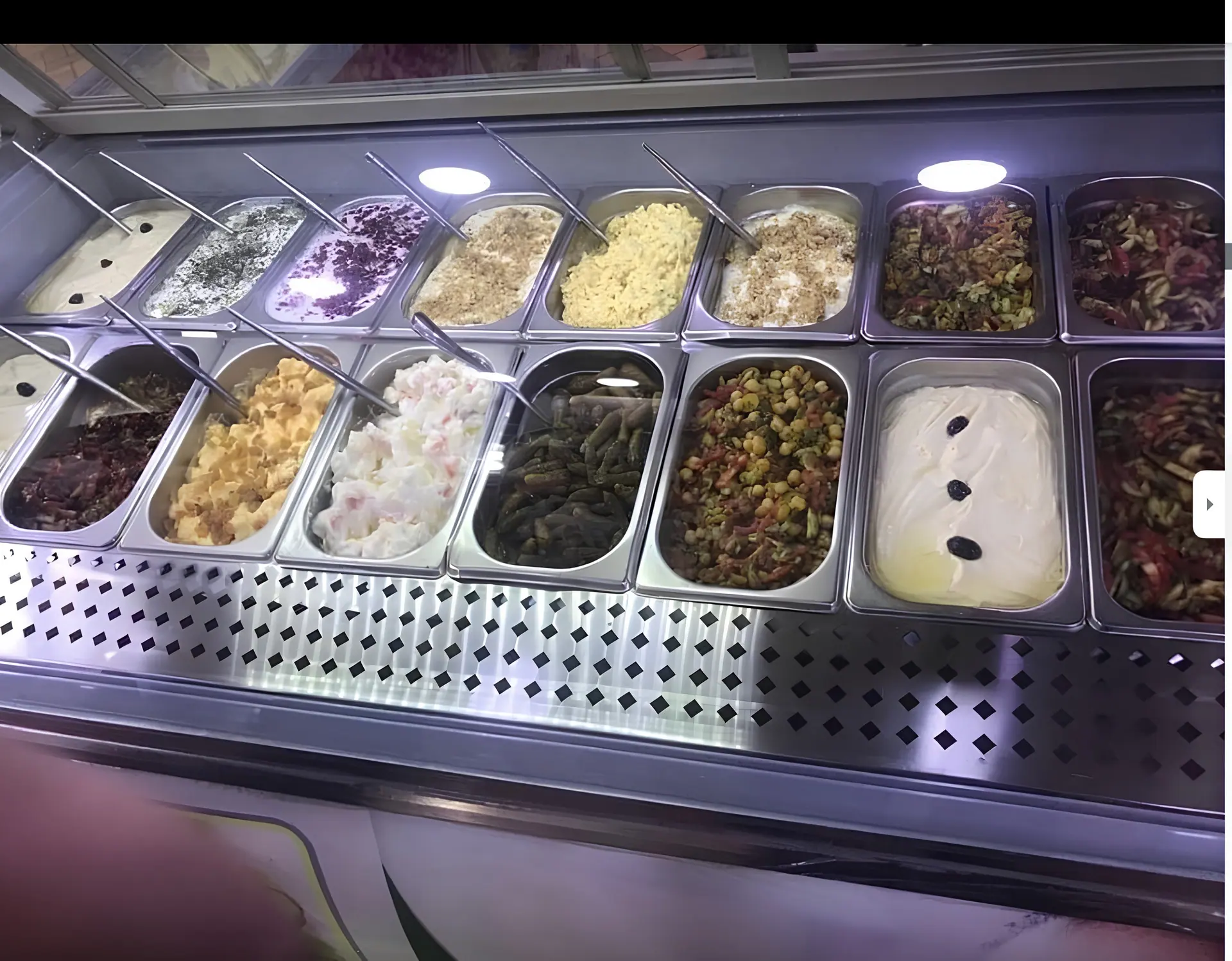 Chilled salad and side-dish counter