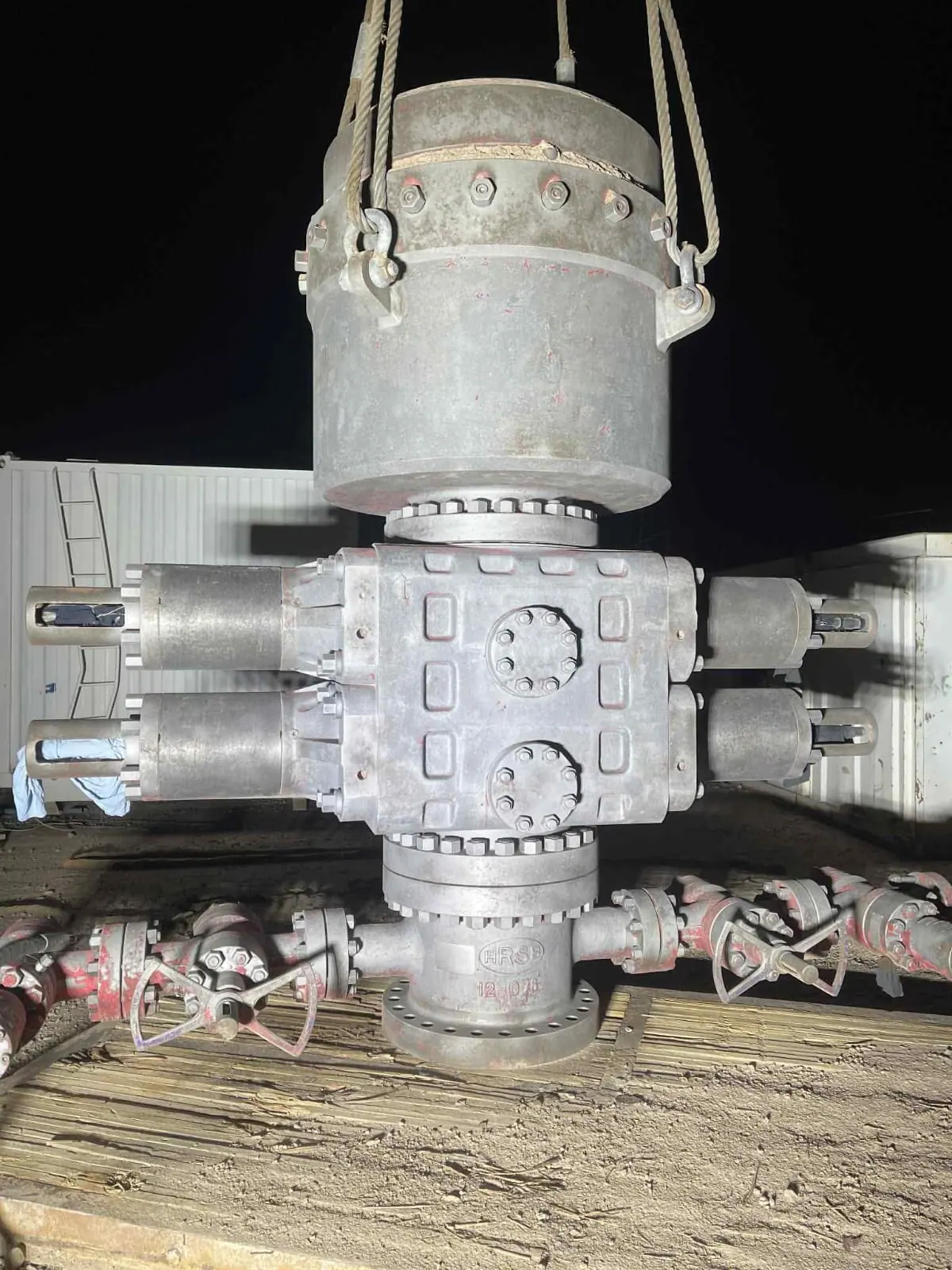Wellhead equipment suspended for surface work